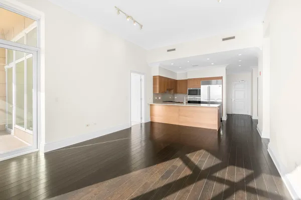 $9,700 | 2550 North Lakeview Avenue, Unit 2205, Chicago, IL 60614