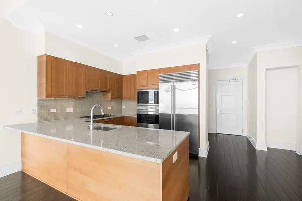 $9,700 | 2550 North Lakeview Avenue, Unit 2205, Chicago, IL 60614