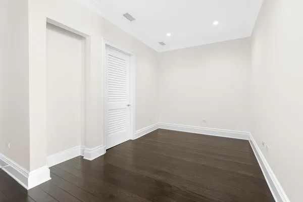 $9,700 | 2550 North Lakeview Avenue, Unit 2205, Chicago, IL 60614