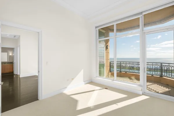 $9,700 | 2550 North Lakeview Avenue, Unit 2205, Chicago, IL 60614