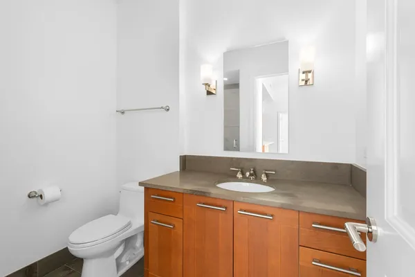 $9,700 | 2550 North Lakeview Avenue, Unit 2205, Chicago, IL 60614