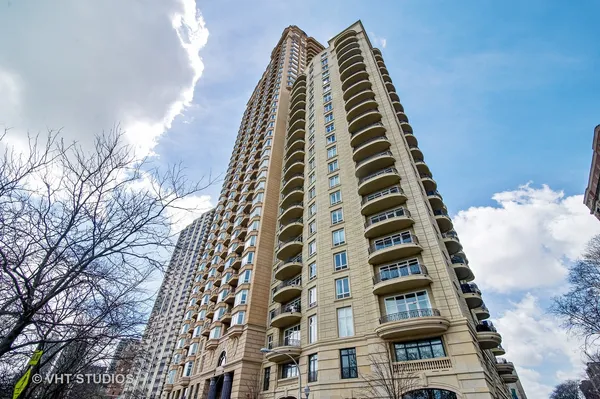 $9,700 | 2550 North Lakeview Avenue, Unit 2205, Chicago, IL 60614