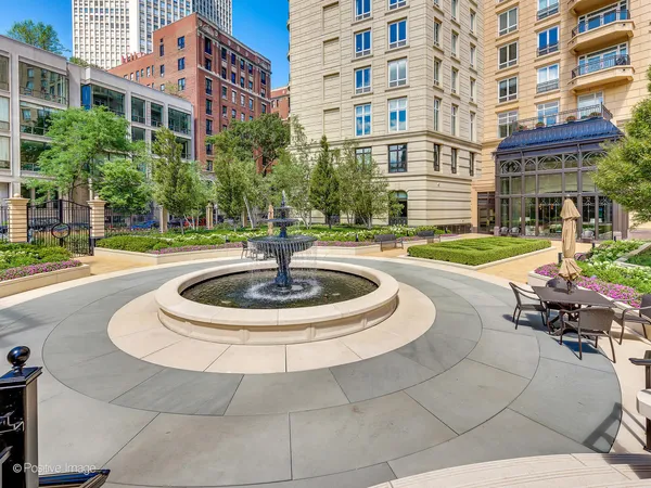 $9,700 | 2550 North Lakeview Avenue, Unit 2205, Chicago, IL 60614