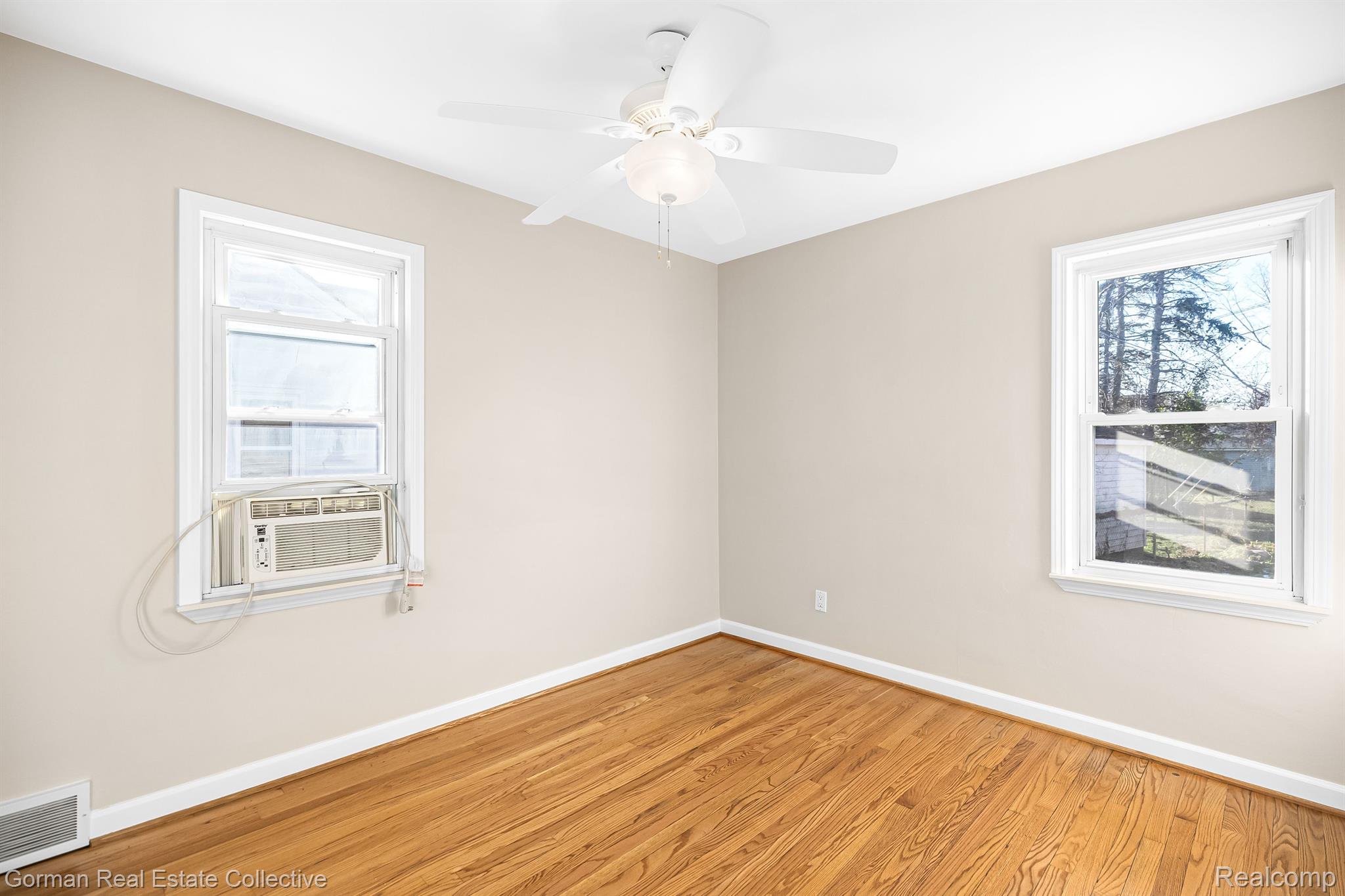 1323 Oakley Road Clawson, MI 48017 - Photo 9 of 28 Gallery Image 9
