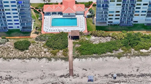 a view of a tennis court
