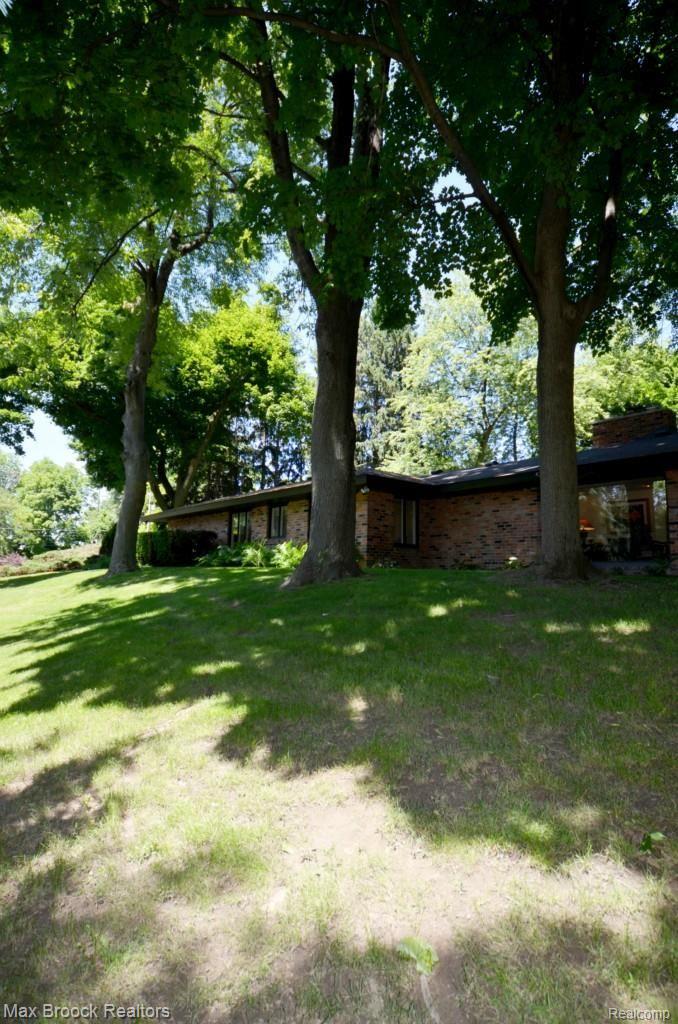 3791 West Pemberton Road Bloomfield Hills, MI 48302 - Photo 9 of 82 Backtall8 copy.jpg