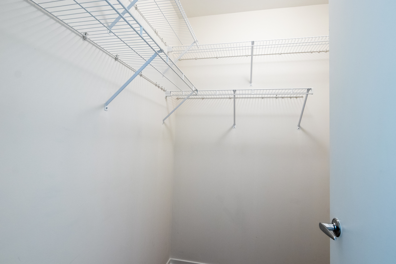 807 Davis Street, Unit 905 Evanston, IL 60201 - Photo 14 of 21