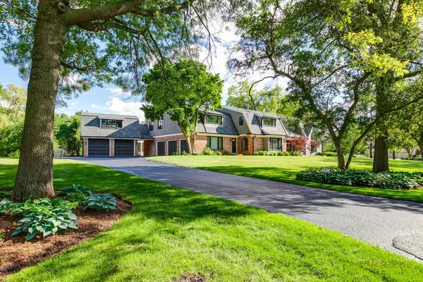 $1,998,900 | 1685 West Clover Drive, Inverness, IL 60067