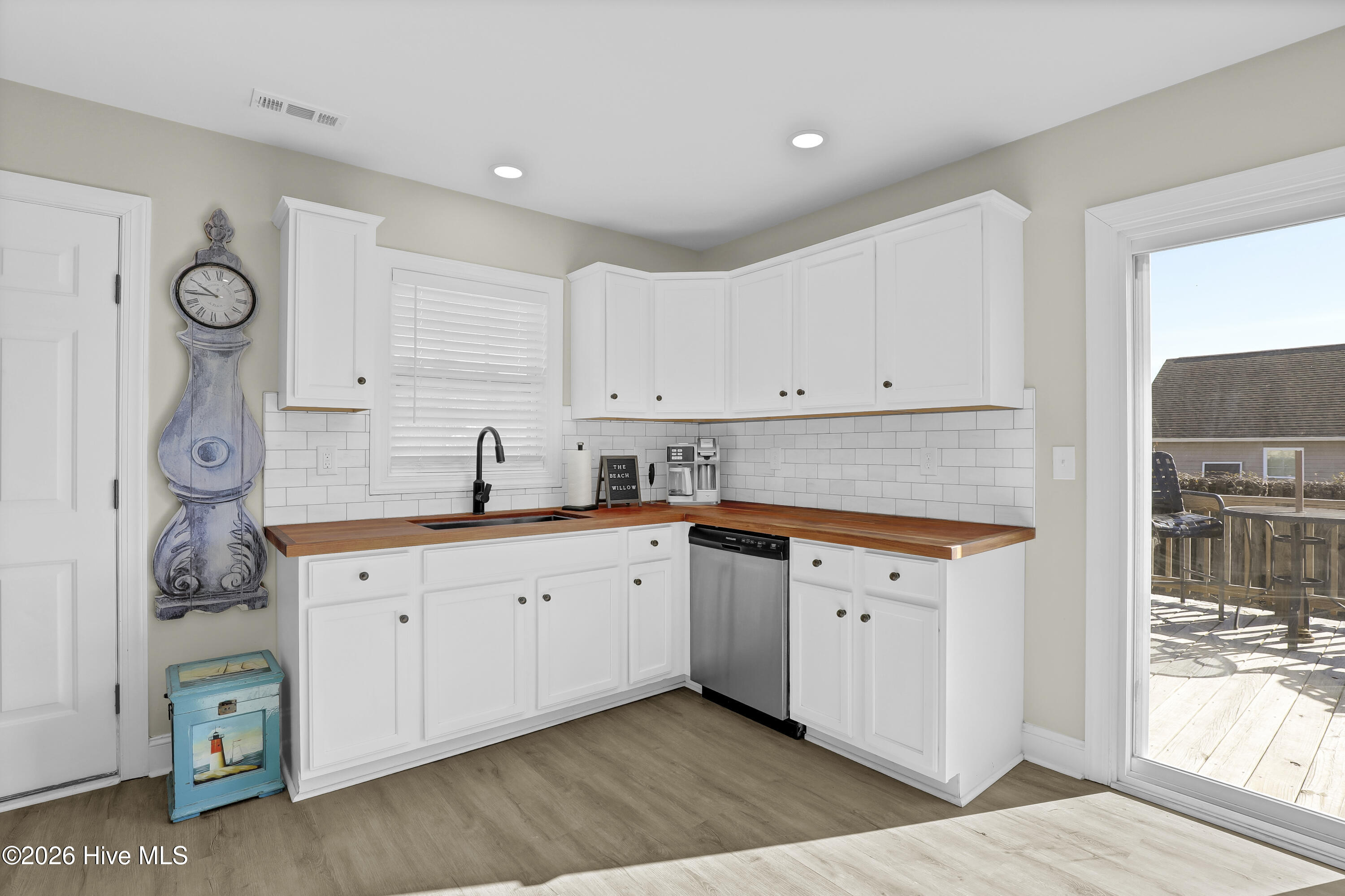 305 Pine Ridge Lane Holly Ridge, NC 28445 - Photo 7 of 31 6G8A7362