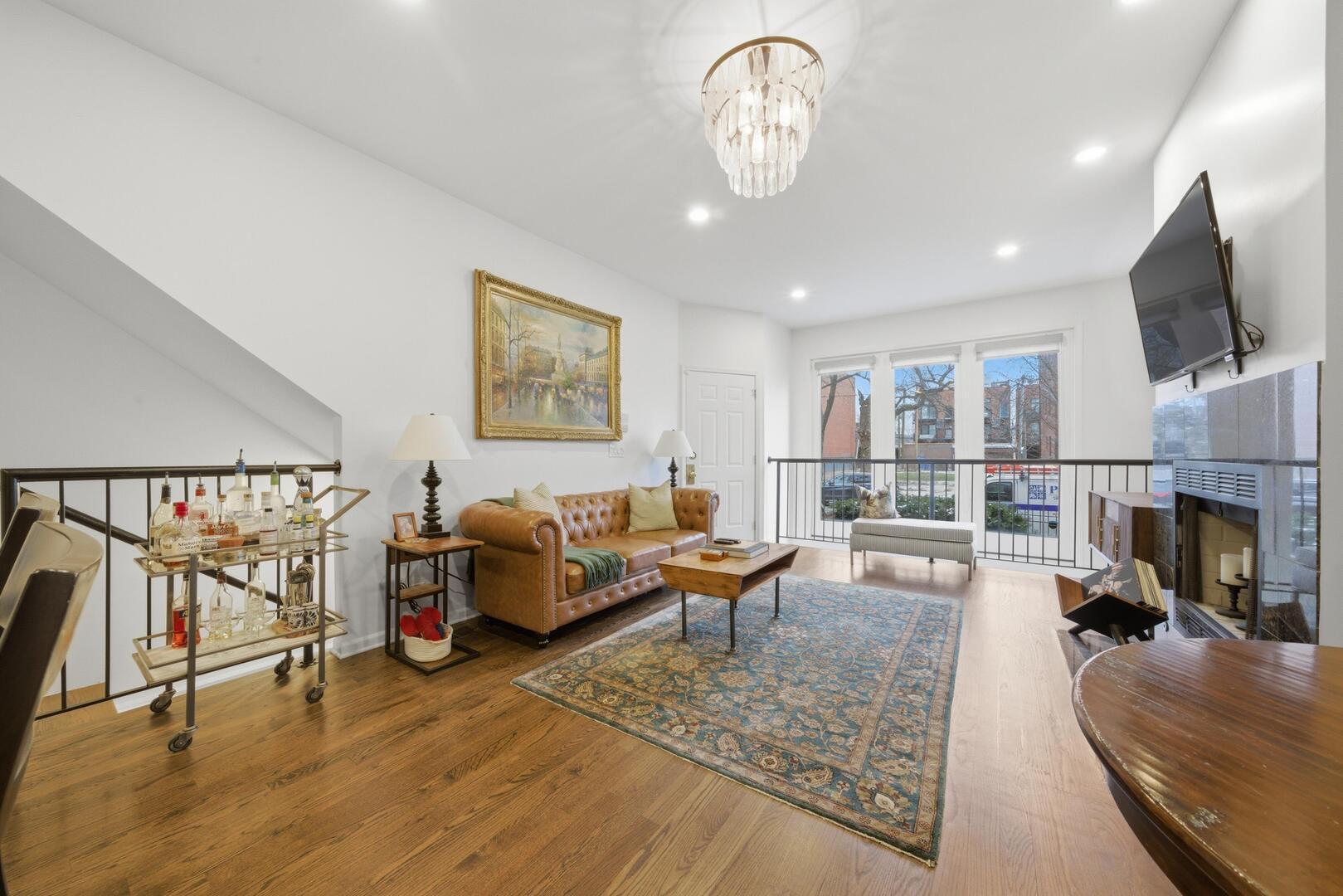 2416 West Thomas Street, Unit 1 Chicago, IL 60622 - Photo 3 of 26