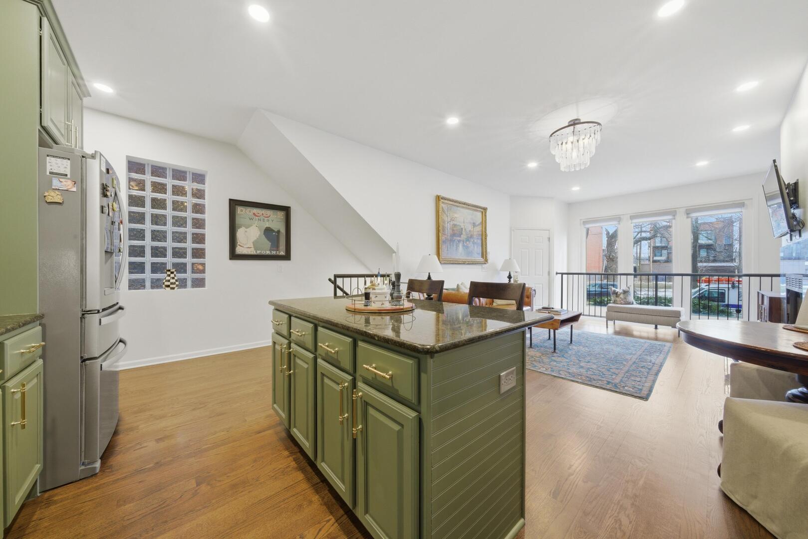 2416 West Thomas Street, Unit 1 Chicago, IL 60622 - Photo 7 of 26