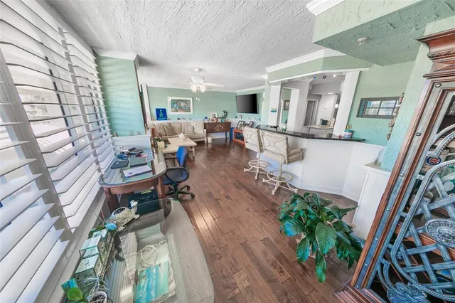 a view of entryway with an outdoor space