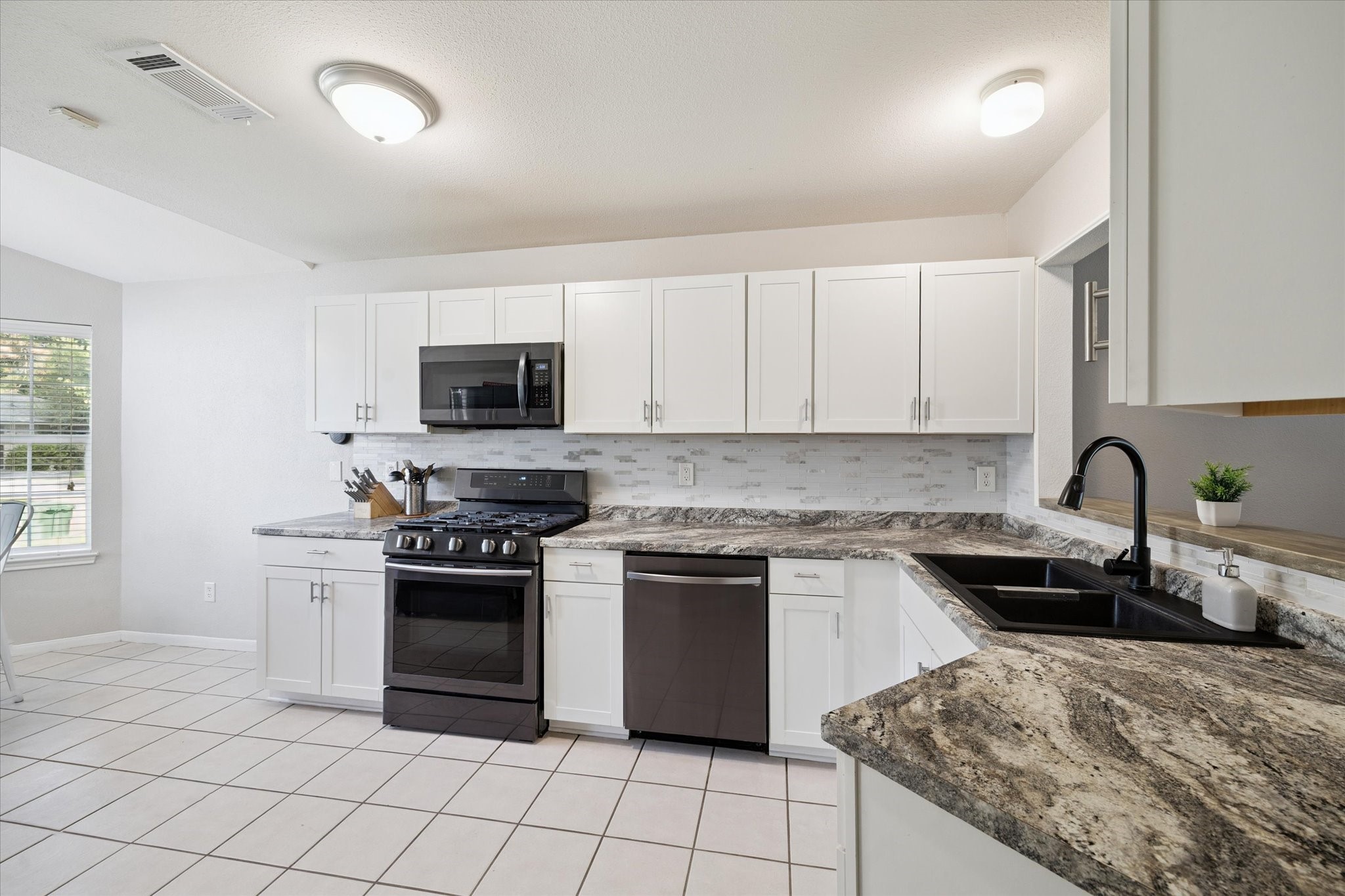 2430 Meandering Trail Kingwood, TX 77339 - Photo 4 of 20