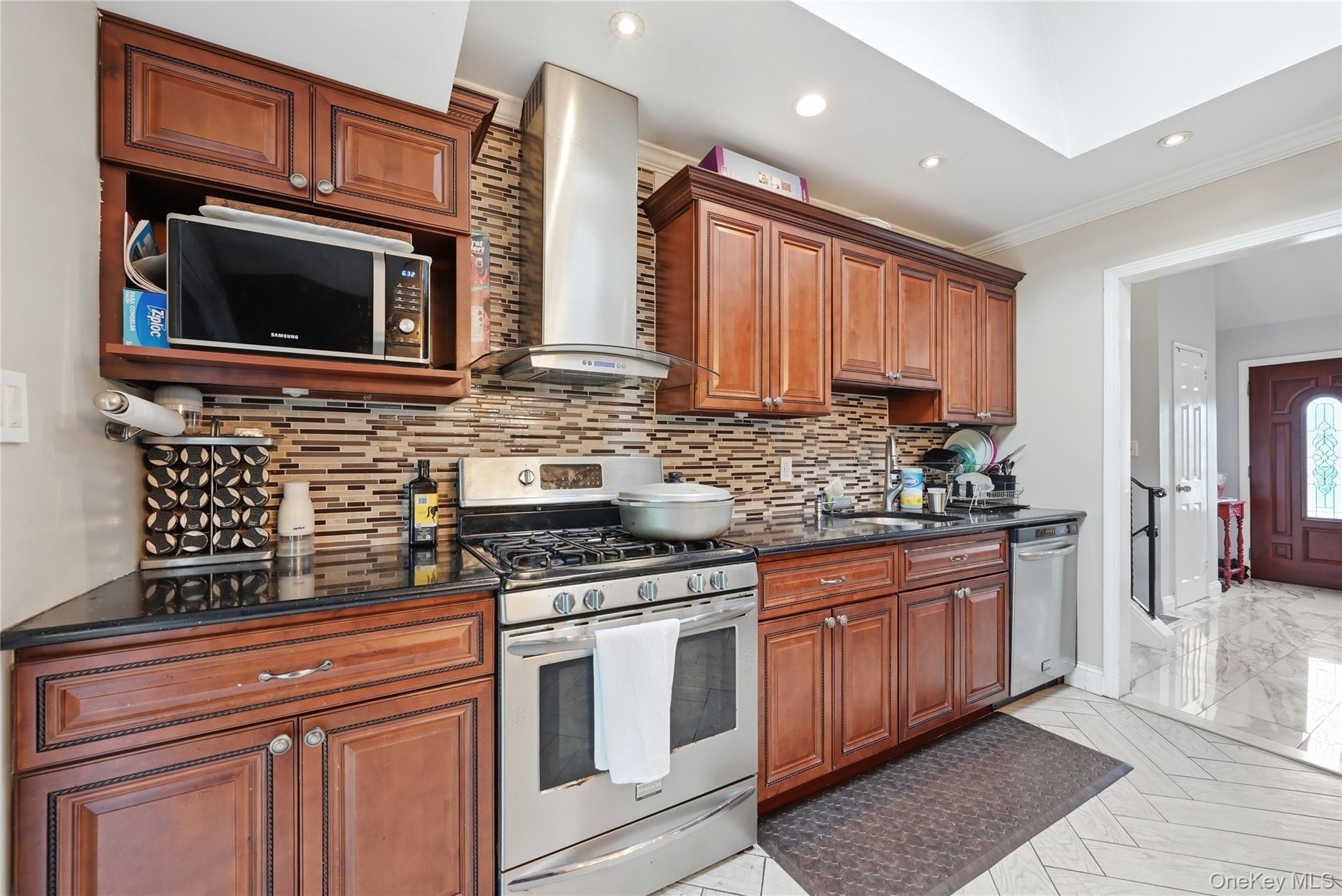 572 Benjamin Road North Babylon, NY 11703 - Photo 14 of 29