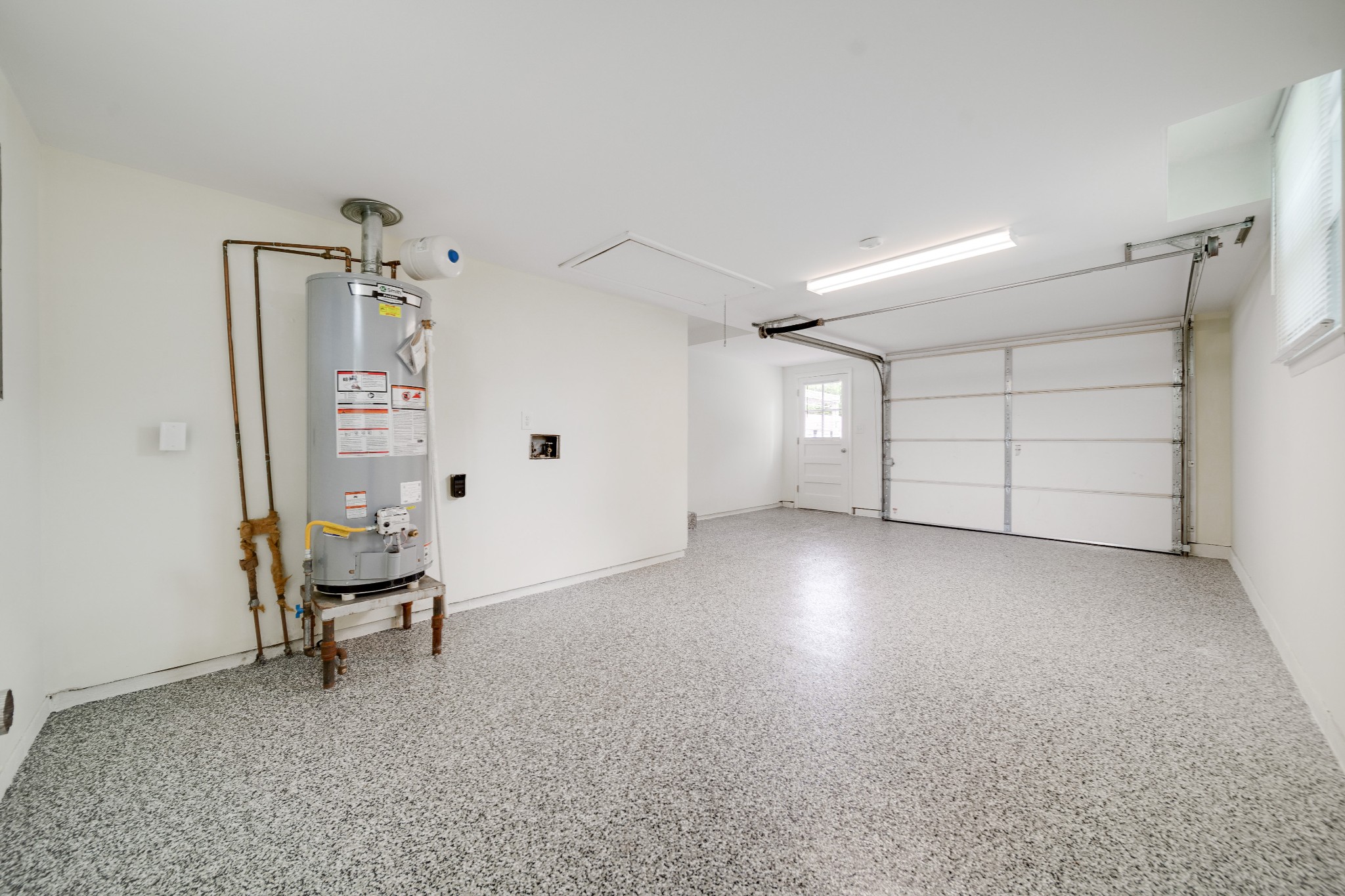 411 Walton Ferry Road Hendersonville, TN 37075 - Photo 21 of 26 a view of a livingroom with furniture and windows