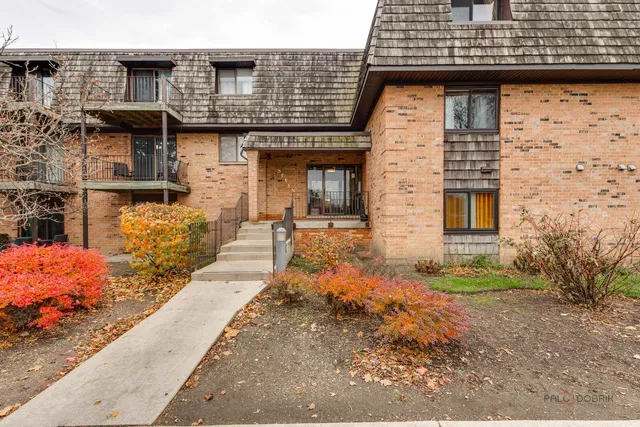 $239,900 | 7 Oak Creek Drive, Unit 3703, Buffalo Grove, IL 60089