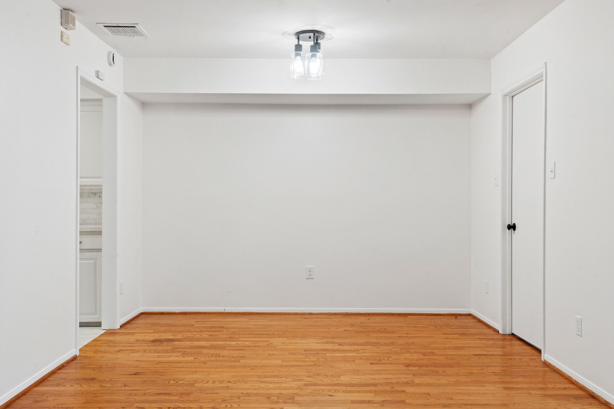 727 Bunker Hill Road, Unit 15 Houston, TX 77024 - Photo 25 of 45 Dining area