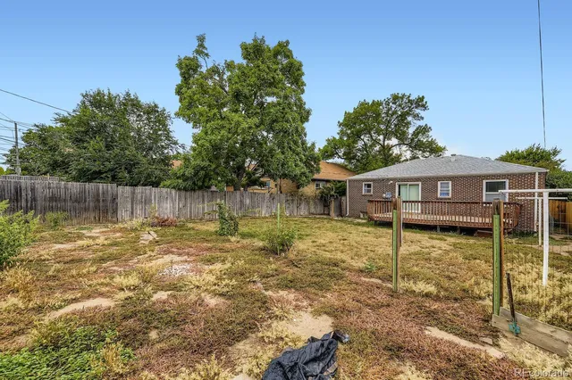 a view of a house with swimming pool next to a yard