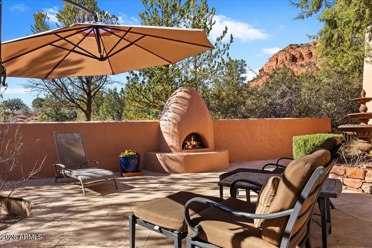 30 West Gunsmoke Road Sedona, AZ 86336 - Photo 6 of 73 a backyard of a house with table and chairs under an umbrella