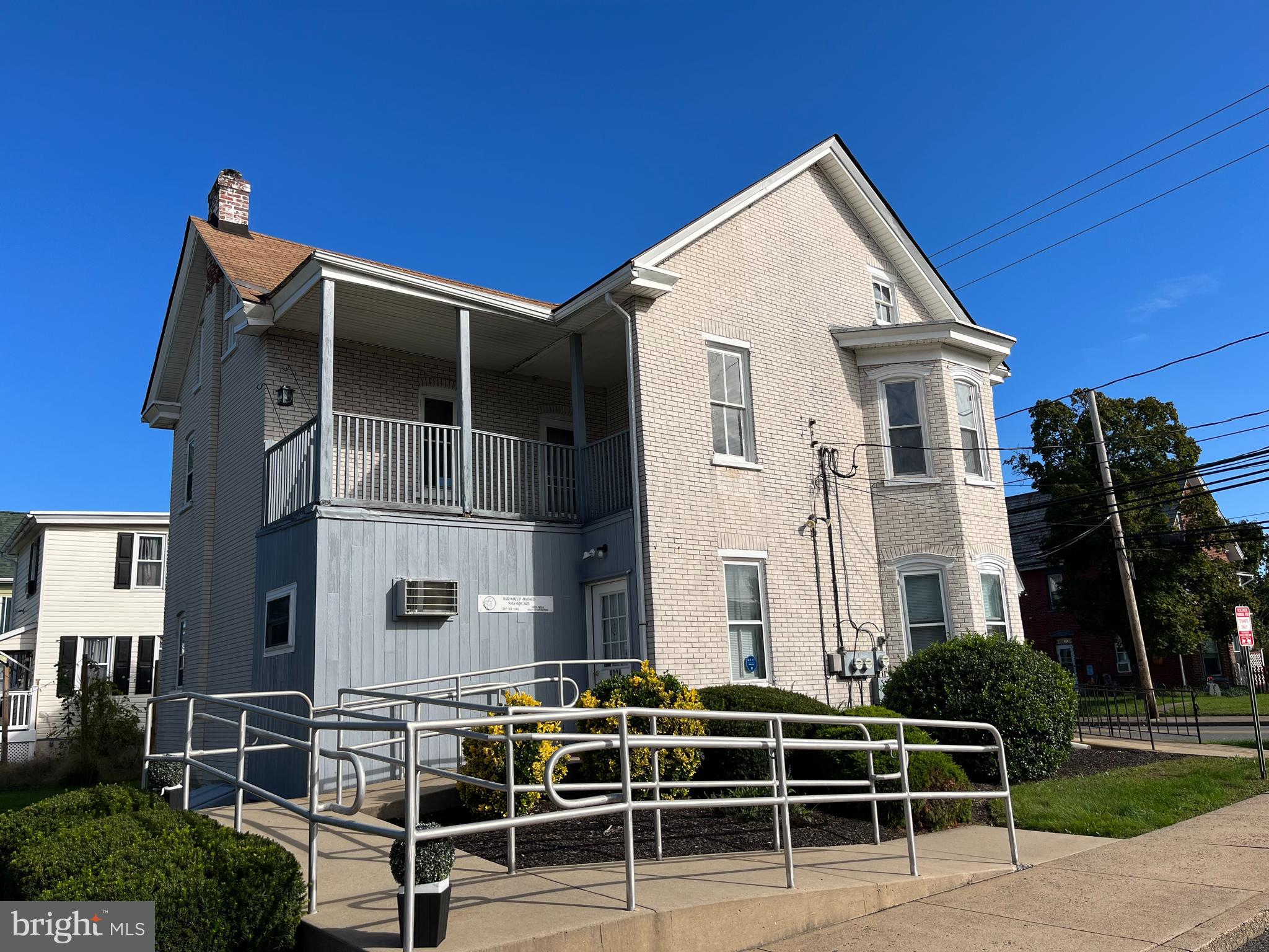 925 Main Street, Unit 400B Pennsburg, PA 18073 - Photo 2 of 8 Side of Building