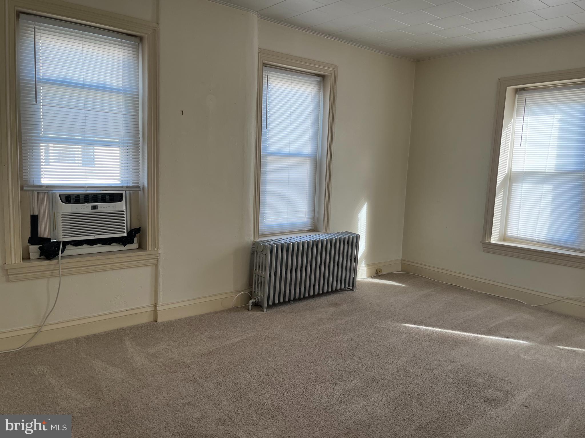 925 Main Street, Unit 400B Pennsburg, PA 18073 - Photo 7 of 8 Living Area