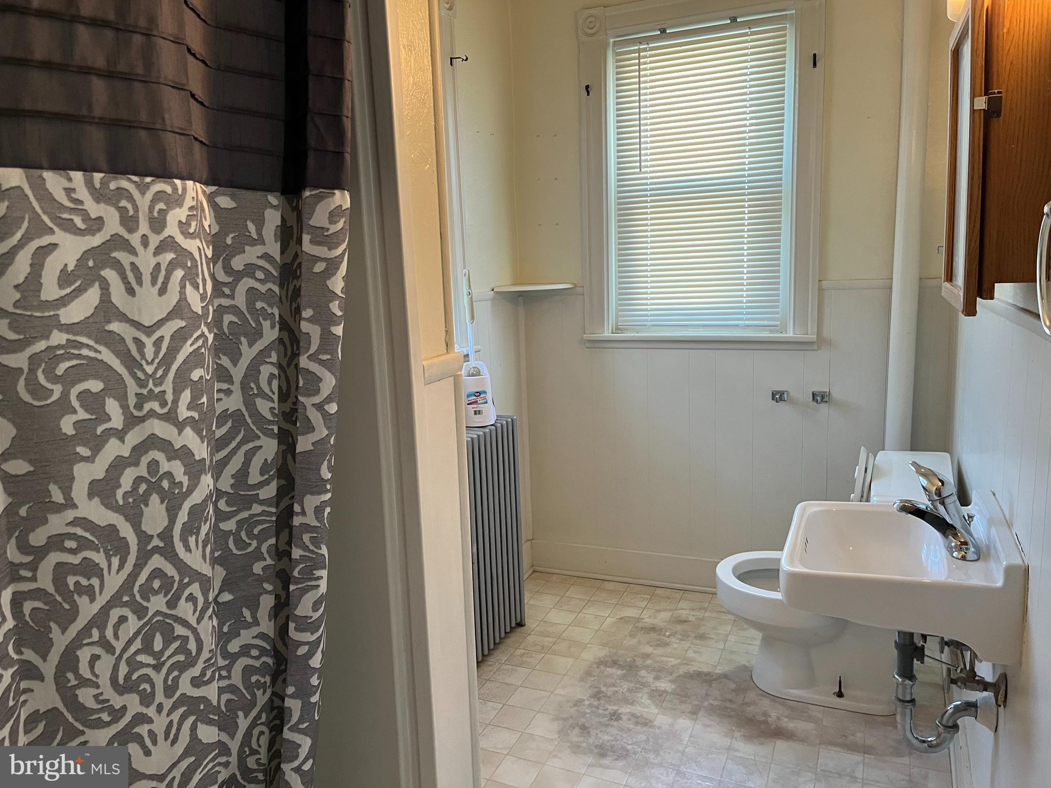 925 Main Street, Unit 400B Pennsburg, PA 18073 - Photo 8 of 8 Bathroom