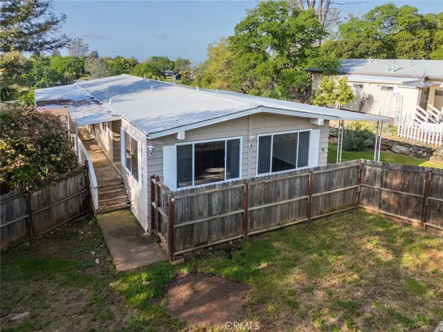 a view of a house with a backyard