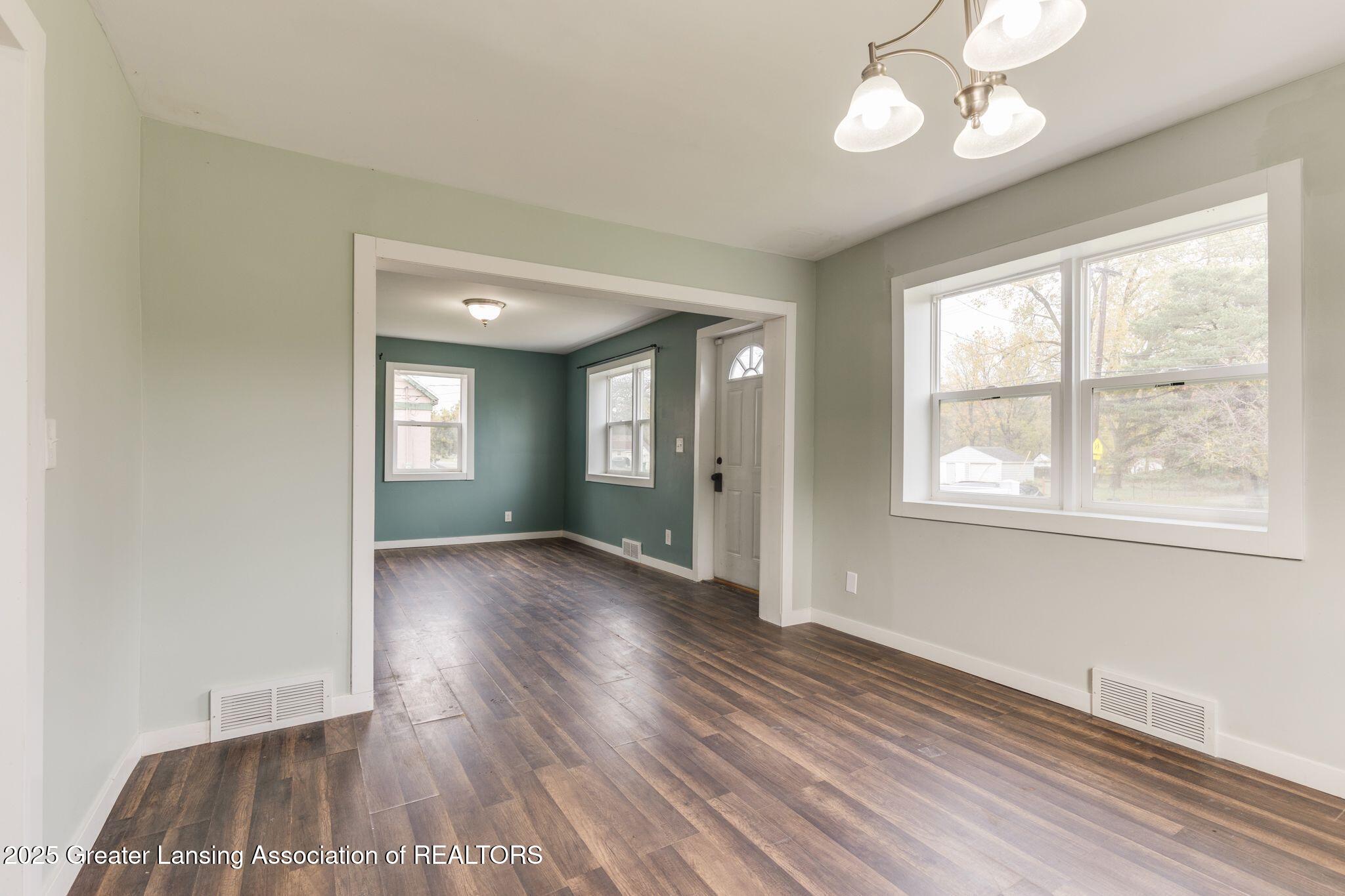 4628 Pleasant Grove Road Lansing, MI 48910 - Photo 9 of 33 hcsmw_kY