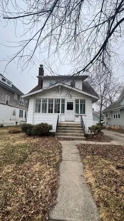 $2,950 | 110 Pine Street, Elmhurst, IL 60126