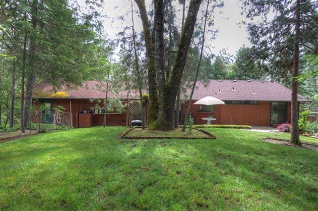 7192 Lower River Road Grants Pass, OR 97526 - Photo 21 of 30 a backyard of a house with table and chairs