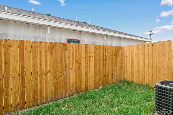 $925 | 2901 West Driftwood Street, Unit 1, Edinburg, TX 78541