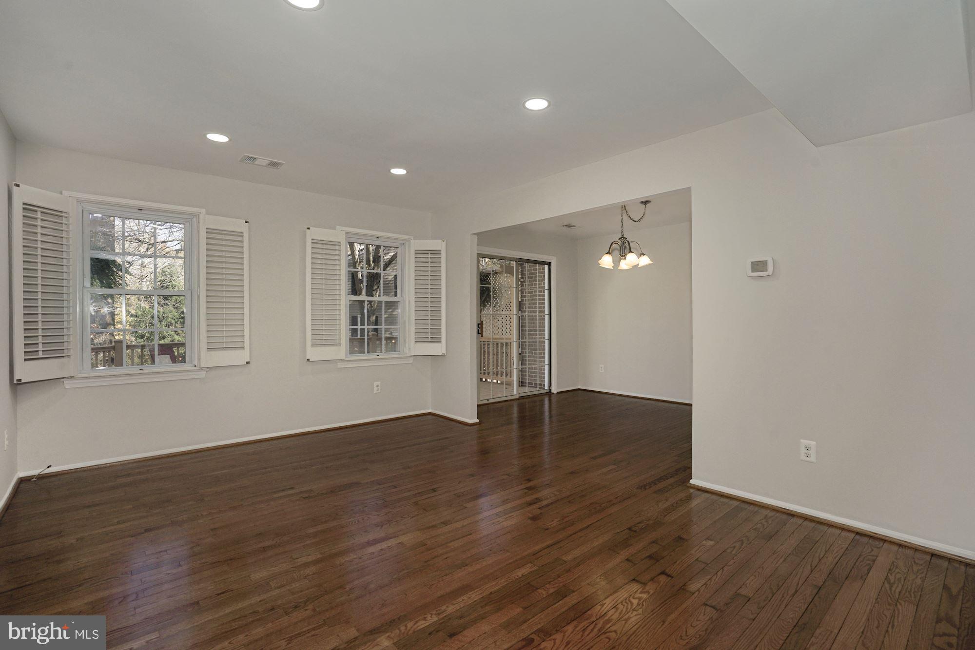 5630 Kirkham Court Springfield, VA 22151 - Photo 3 of 24 Recessed lights in Living Room