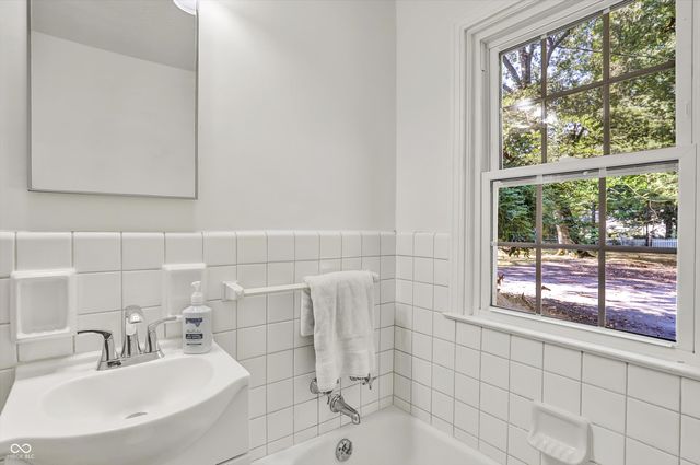 $749,000 | 8020 North Meridian Street, Indianapolis, IN 46260