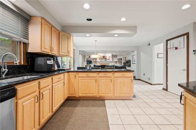 2734 Fernwald Road Pittsburgh, PA 15217 - Photo 7 of 22 Gallery Image 7