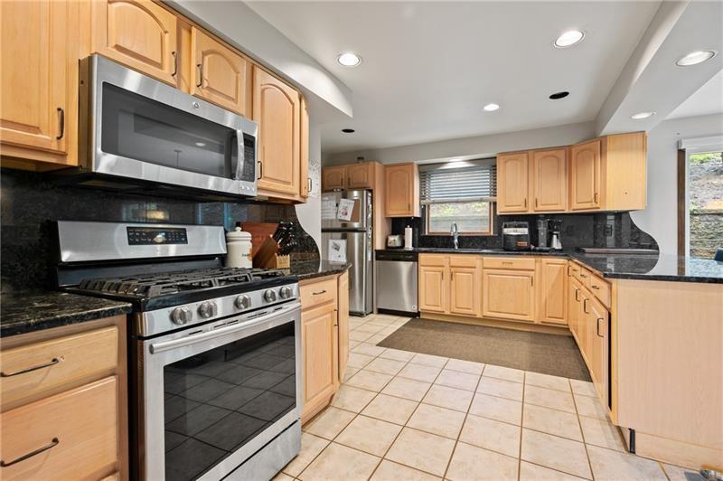 2734 Fernwald Road Pittsburgh, PA 15217 - Photo 9 of 22 Gallery Image 9
