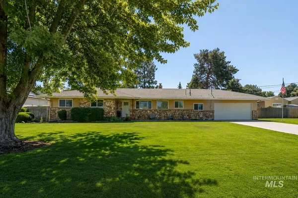 $514,900 | 3302 South Midland Boulevard, Nampa, ID 83686