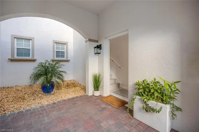 a view of livingroom with entryway