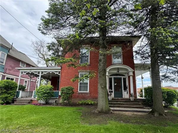 $299,900 | 428 West Avenue, Elyria, OH 44035