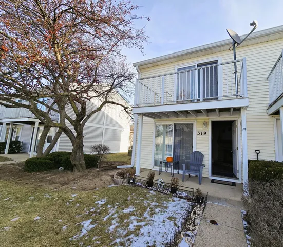 $199,900 | 319 Meadow Green Lane, Round Lake Beach, IL 60073