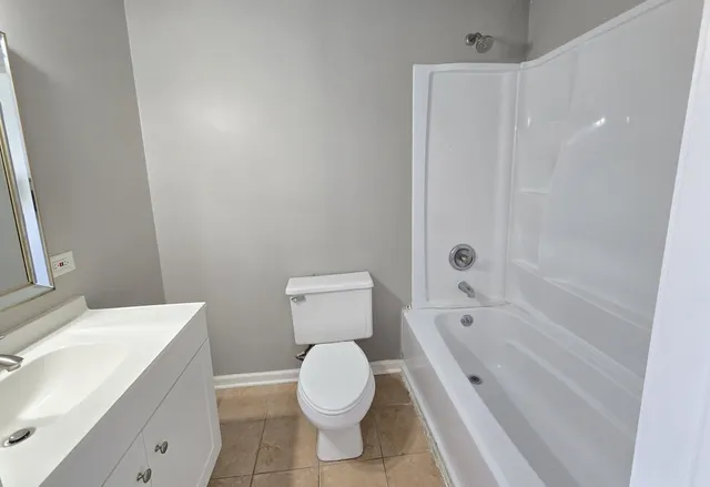 $199,900 | 319 Meadow Green Lane, Round Lake Beach, IL 60073