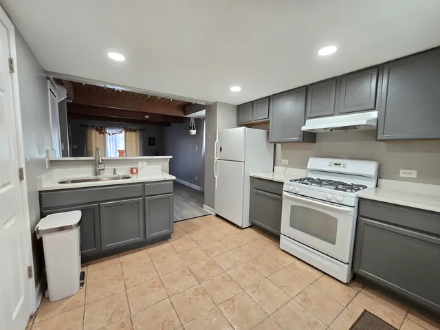 $199,900 | 319 Meadow Green Lane, Round Lake Beach, IL 60073