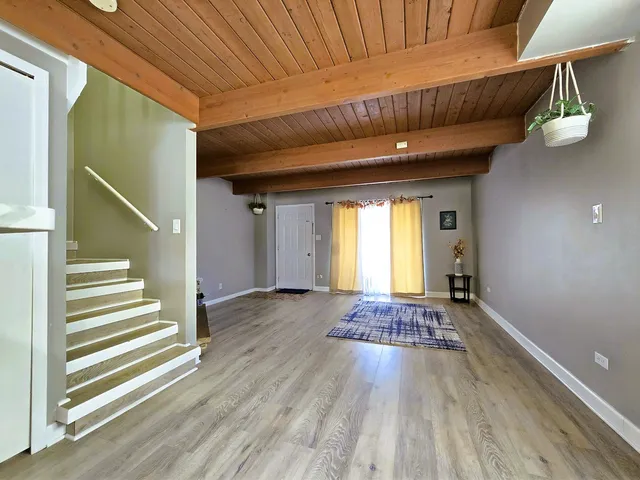 $199,900 | 319 Meadow Green Lane, Round Lake Beach, IL 60073