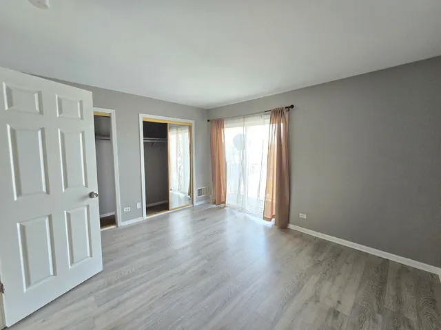 $199,900 | 319 Meadow Green Lane, Round Lake Beach, IL 60073