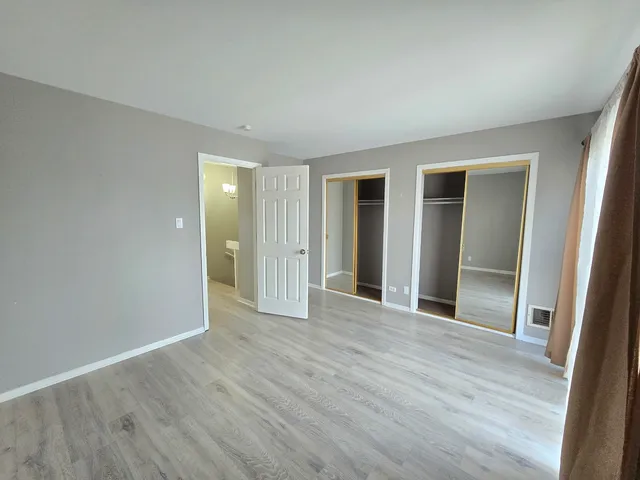 $199,900 | 319 Meadow Green Lane, Round Lake Beach, IL 60073