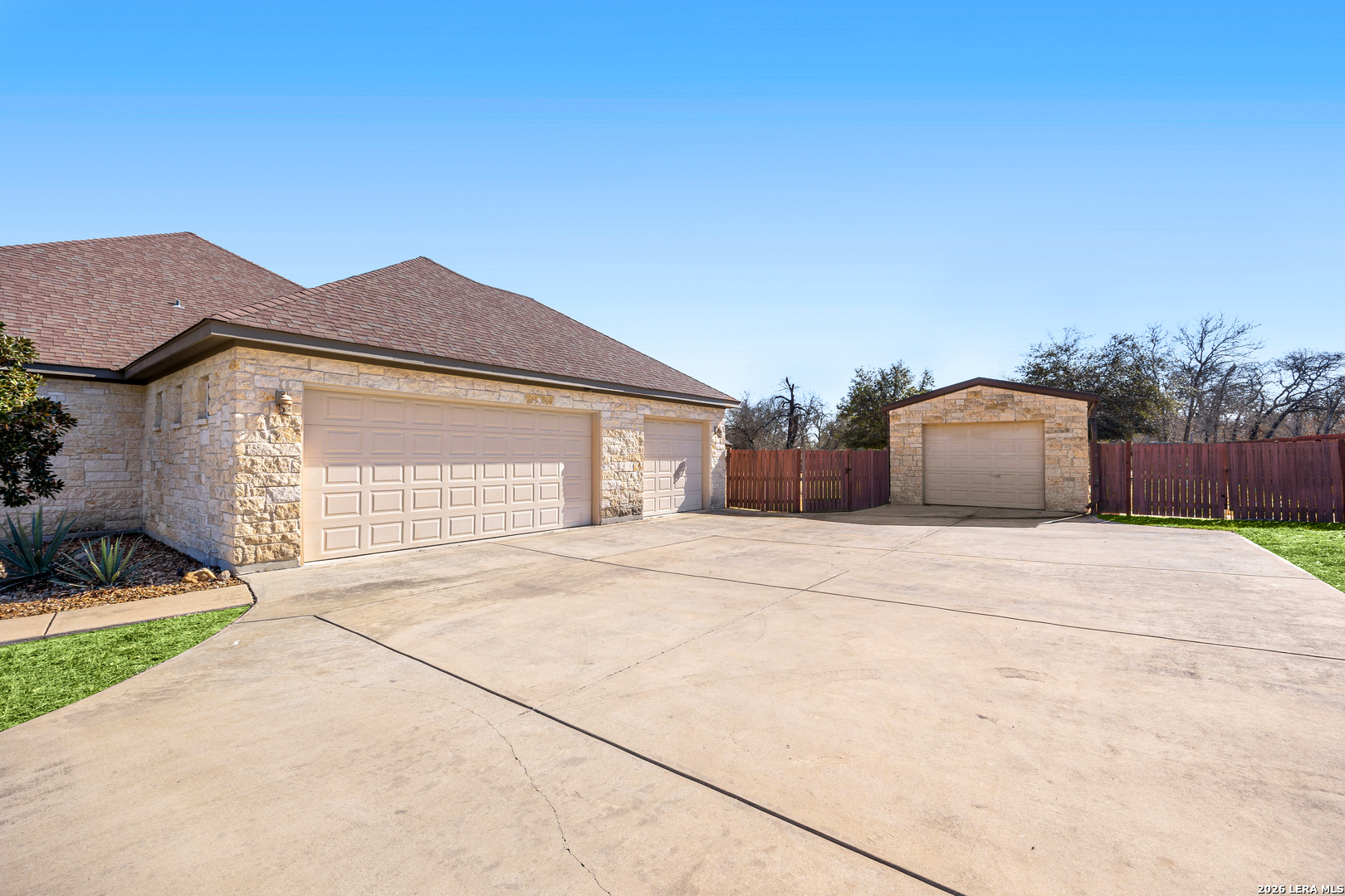 133 Vintage Ranch Circle La Vernia, TX 78121 - Photo 45 of 48 a view of garage and yard