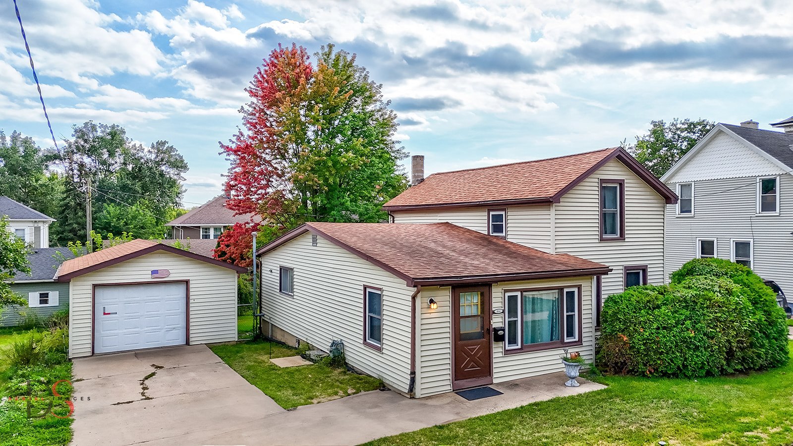 414 West Bluff Street Marseilles, IL 61341 - Photo 1 of 27 a front view of a house with a garden