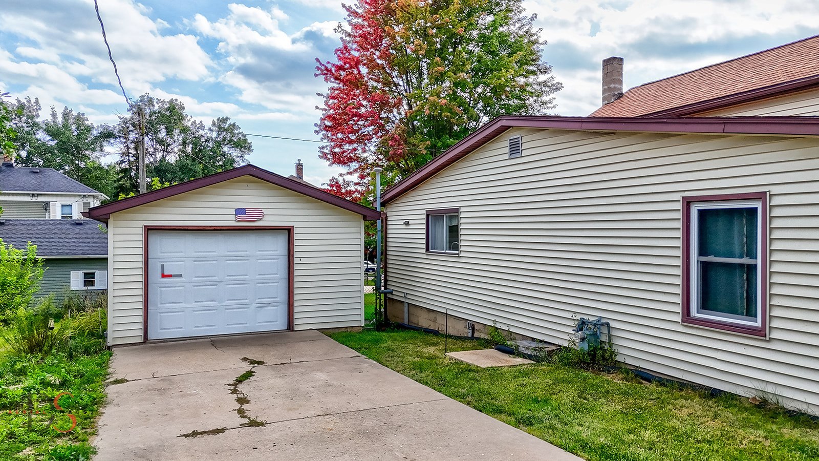 414 West Bluff Street Marseilles, IL 61341 - Photo 15 of 27 a front view of a house with a yard