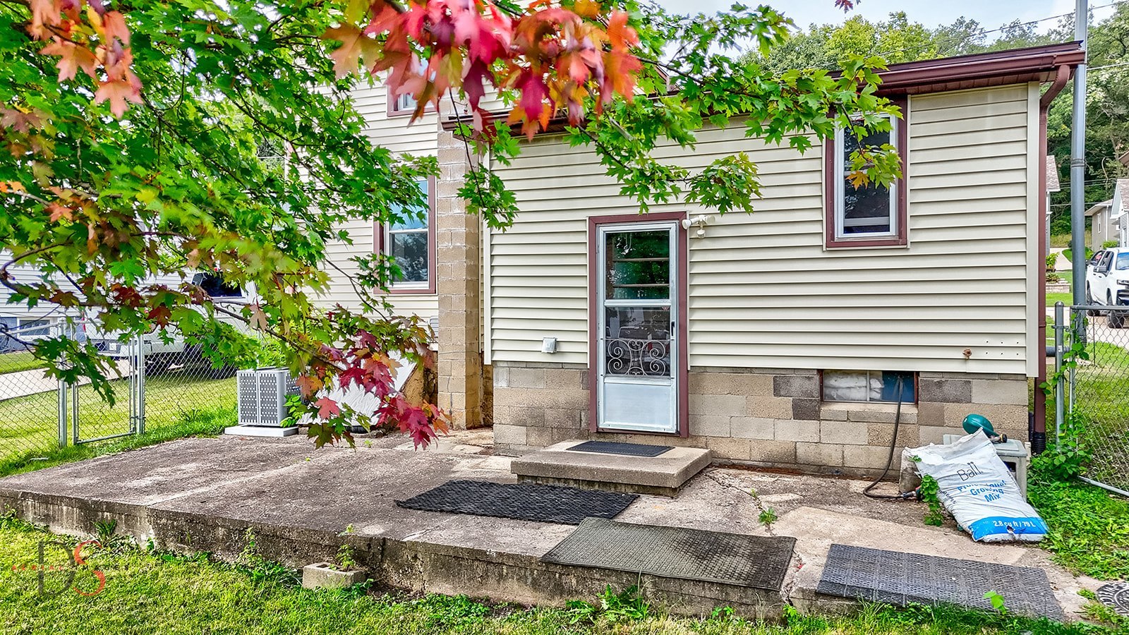 414 West Bluff Street Marseilles, IL 61341 - Photo 19 of 27 a front view of a house with a yard