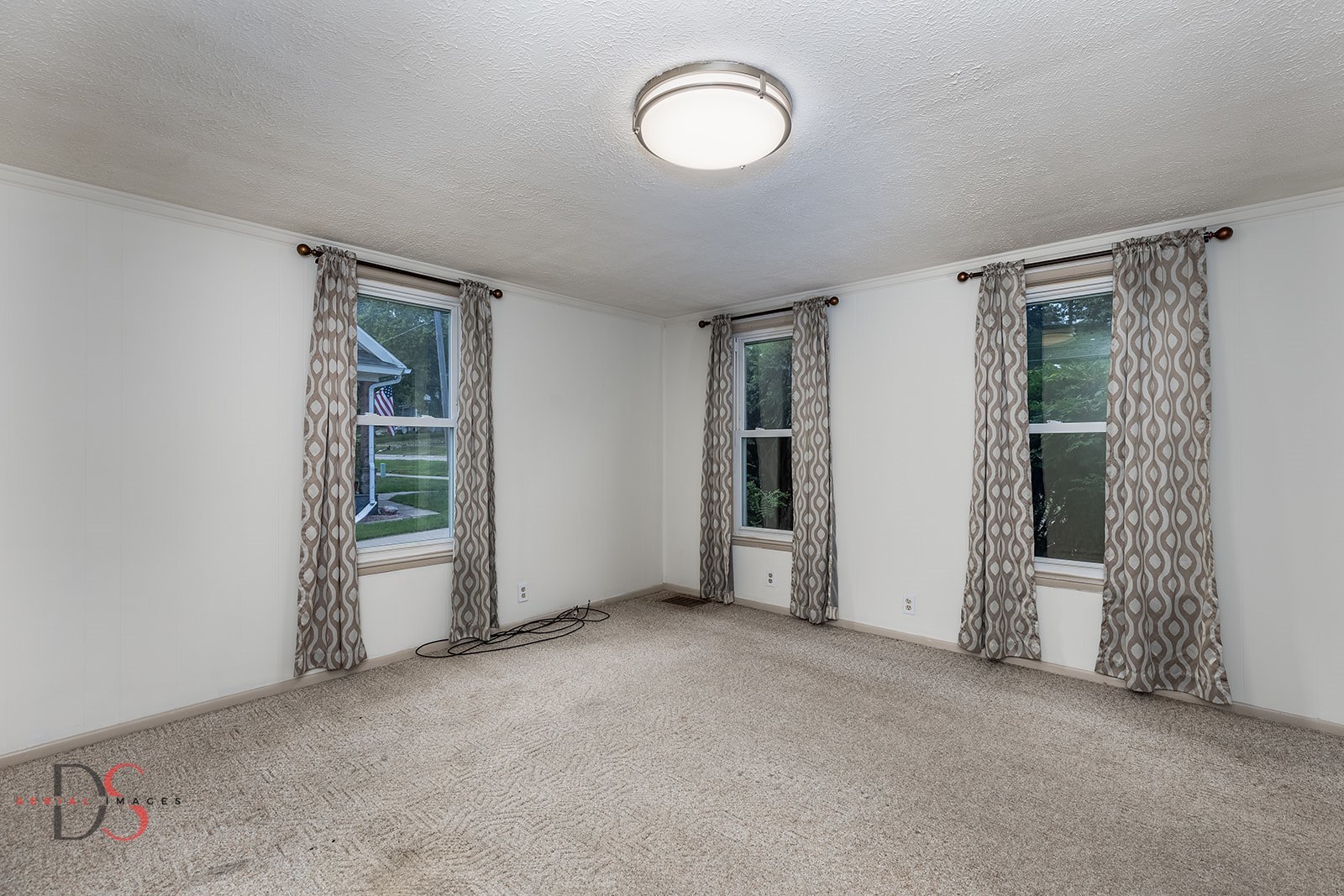 414 West Bluff Street Marseilles, IL 61341 - Photo 9 of 27 an empty room with closet and windows