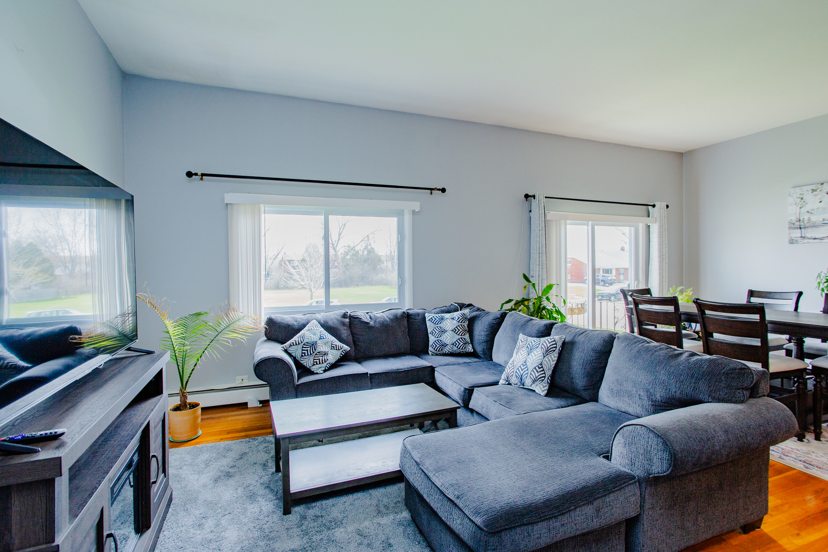9518 Dee Road, Unit 2A Des Plaines, IL 60016 - Photo 2 of 23 Gallery Image 2